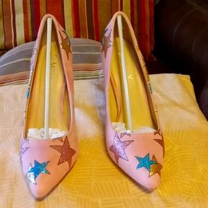 Mauve color, heels have no damage, gently worn with box slightly damaged...